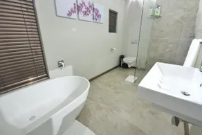 Crestwood Bed & Breakfast - Bathroom