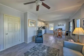 Serene West Cape May Getaway: Walk to Beach! - Innvendig
