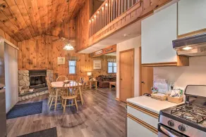 Lakeview Forest Cabin w/ Deck < 1/2 Mile to Beach! - Private kitchen