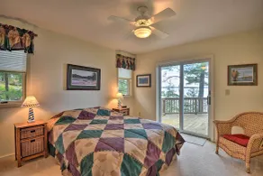 St Lawrence Waterfront Home w/ Grill and Deck! - Parte interna