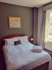 OYO The Greyhound Inn - Room