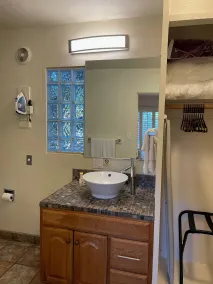 Desert Paradise - A Men's Clothing Optional Resort - Salle de bain