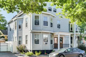 2-bedroom Bed & Breakfast in Adorable Lynn w/ A/C - Interior