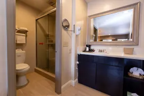 Super 8 by Wyndham Anaheim/Disneyland Drive - Salle de bain