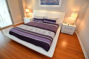 Waterfront 2BR Unit with Bayview Boho Style Stunning Sunset Pool Hot Tub Gym - Værelse