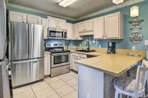 2bd 2ba 1st floor condo WALK TO BEACH - Interior