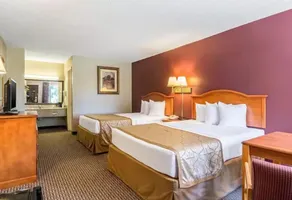 The Parkwood Inn & Suites - Zimmer