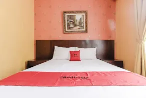 RedDoorz at La Mega near Pasar Pagi Cirebon - Chambre