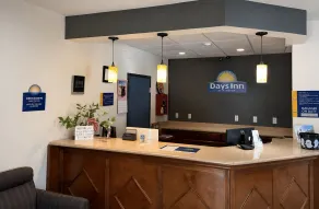 Days Inn by Wyndham Topeka - Reception