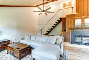 Skier's Paradise: Townhome w/ Deck in Cortland! - Innvendig