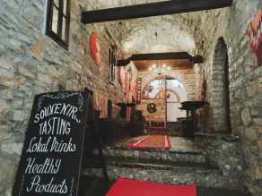 Guva Mangalem Boutique Hotel & Restaurant -Berat Old Town View - Recepción
