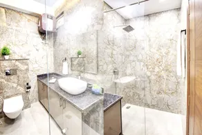 The Majesty Hotel - Bathroom