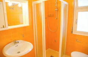 Spacious first-floor flat near the beach - Badeværelse