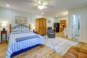 Near Greers Ferry Lake! Cabin w/ Resort Perks - Innenbereich