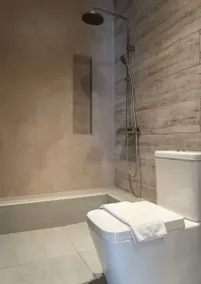 Core Luxury Suites - Bathroom