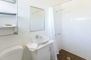 Summer East Apartments - Banheiro