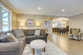 Getaway w/ Private Acreage in the Minneapolis Area - Innenbereich