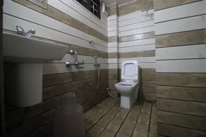 Cleveland Resorts Kanthalloor - Bathroom