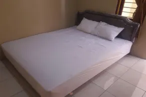 Hotel O Kost Reski 1 Near Pasar Rakyat Limbung - Værelse