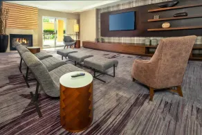 Comfort Inn & Suites Bethlehem Lehigh Valley Airport - Lobby