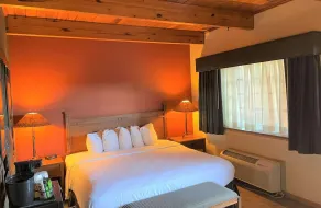 Crossroads Hotel & Event Center - Chambre