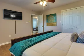 Searcy Vacation Rental w/ Deck & Water Views! - Interiør