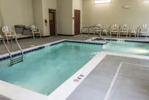 Cobblestone Hotel & Suites - Chippewa Falls - Piscine