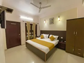 Hotel Nirvana Palace Near Parmarth Niketan - Room