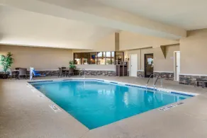 Comfort Suites near Robins Air Force Base - Piscine