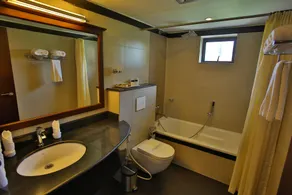Harbour Hotels - Bathroom