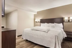 Red Roof Inn PLUS & Suites Erie - Chambre