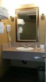 Comfort Inn & Suites Moreno Valley near March Air Reserve Base - Salle de bain