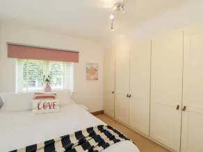 2 Dewars Farm Cottages - Room
