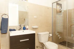 Casalina Garden 2 blocks to Palm Beach & Kitesurfing school - Bathroom