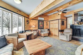 Dock & Views! Lakeside Family Escape in Wilton - Parte interna