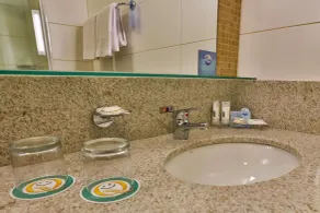 Quality Hotel Flamboyant - Bathroom