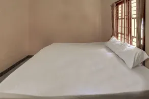 OYO Life 92846 Kost Putra Griya Eka - Room