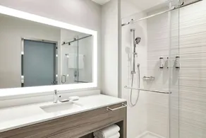 AC Hotel by Marriott St Louis Chesterfield - Salle de bain