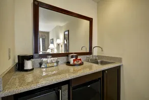 Hampton Inn & Suites Savannah Historic District - Værelse