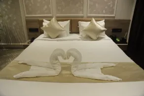Biznotel by Pride Surat - Chambre