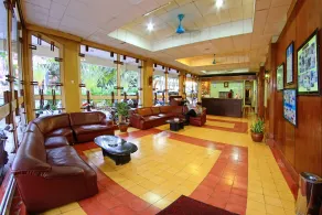 Hotel Hangtuah - Coin salon dans le hall