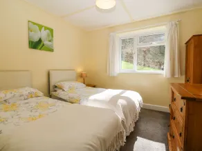 Bron Aber - Room