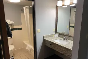 AmericInn by Wyndham Chanhassen - Salle de bain