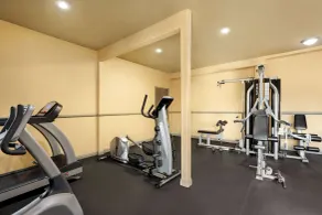 Baymont by Wyndham Monterey Park - Salle de remise en forme