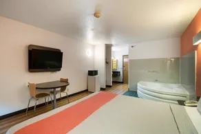 Motel 6-Davenport, IA - Spa