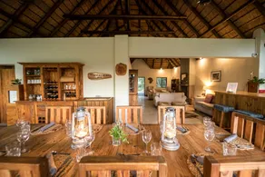 Rukiya Safari Camp - Interior entrance