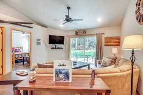 Pet-Friendly Woodruff Cabin Near Lakes - Interiör