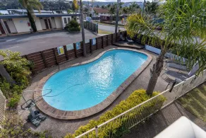 Beachfront Apartments - Pool