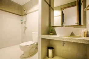 Lokal Bali Hostel - Baño