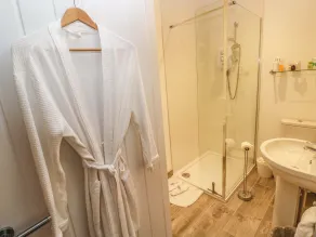 Little Cloud - Bathroom